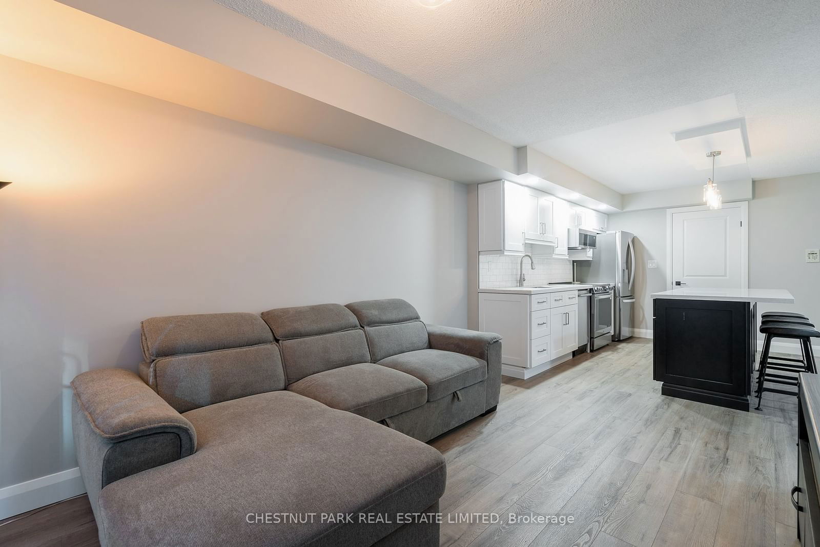 270 Wellington St W, unit 523 for sale