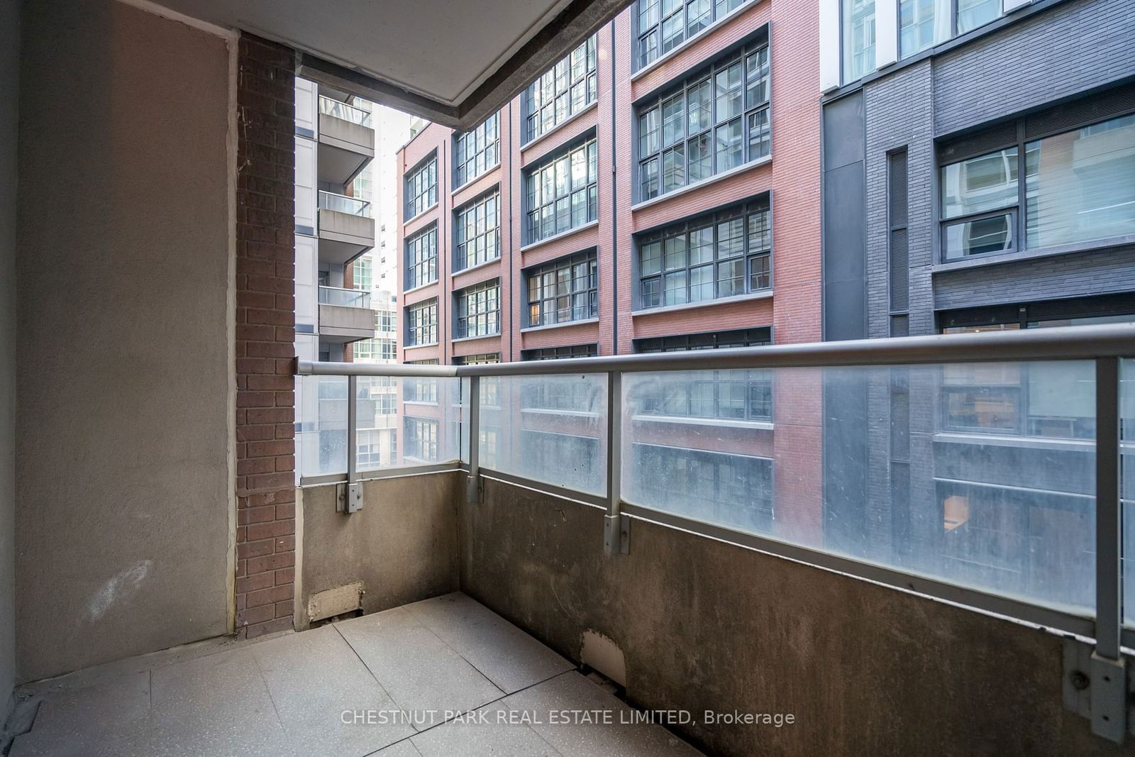 270 Wellington St W, unit 523 for sale