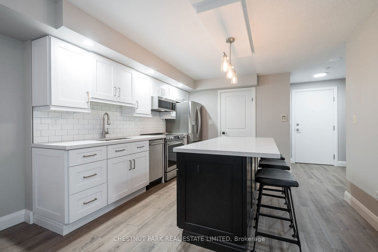 270 Wellington St W, unit 523 for sale