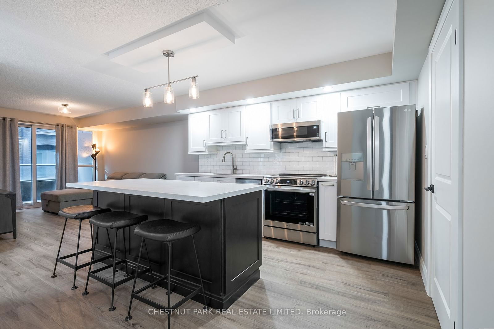 270 Wellington St W, unit 523 for sale