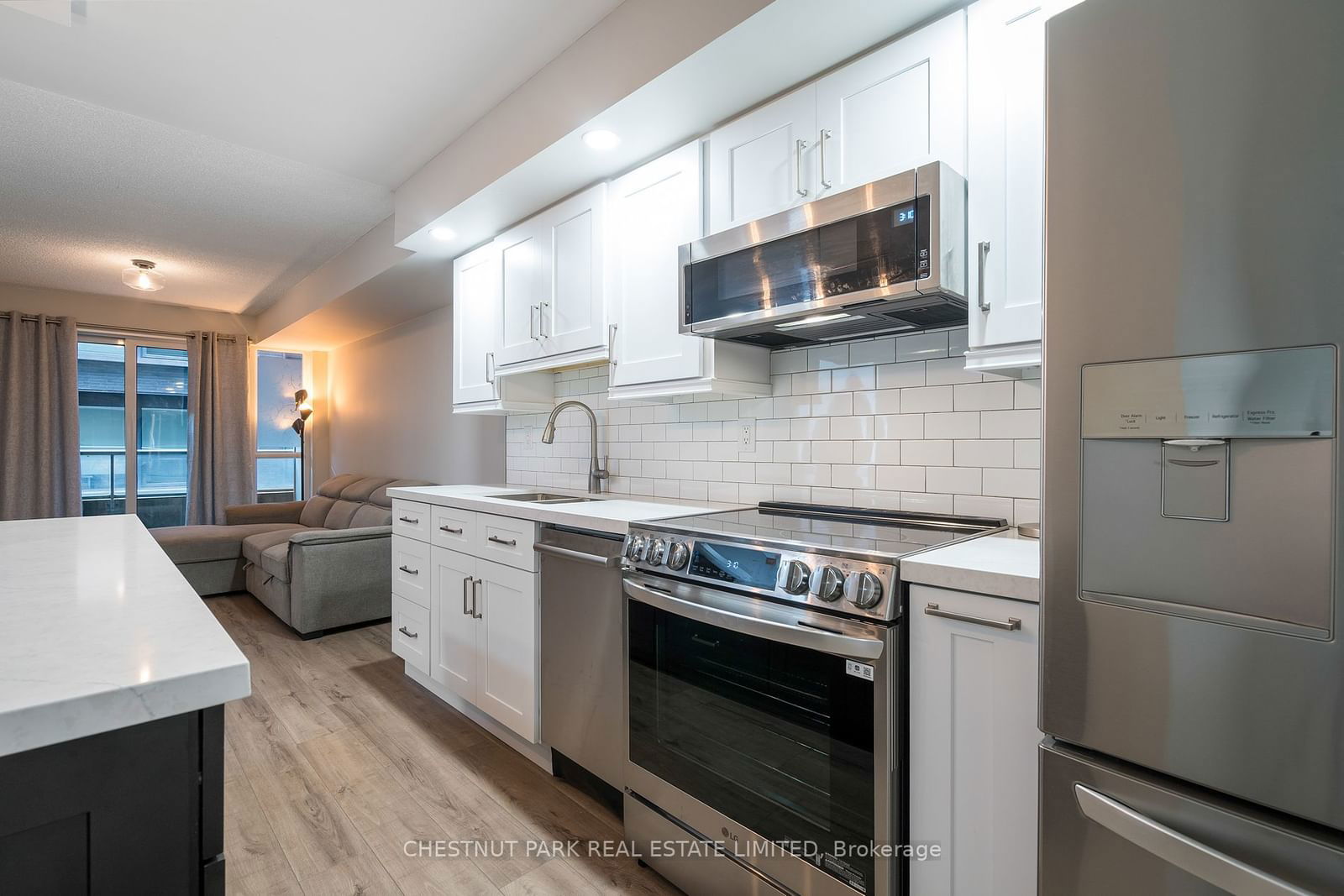 270 Wellington St W, unit 523 for sale