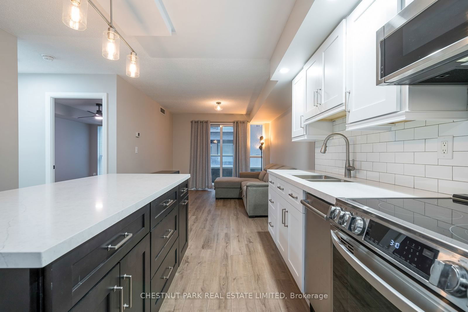 270 Wellington St W, unit 523 for sale