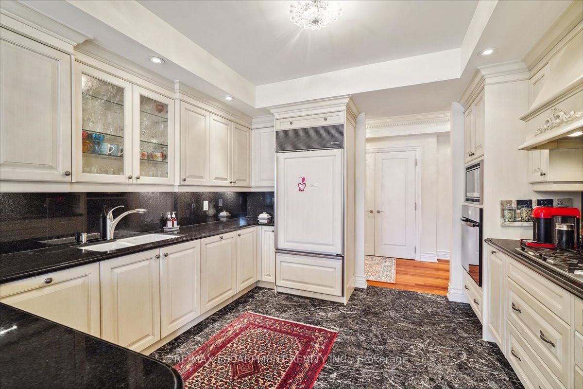 68 Yorkville Ave, unit 304 for sale