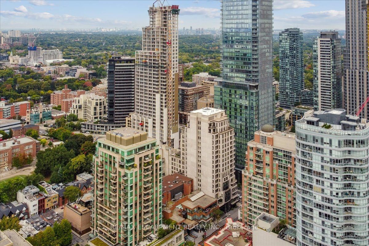 68 Yorkville Ave, unit 304 for sale