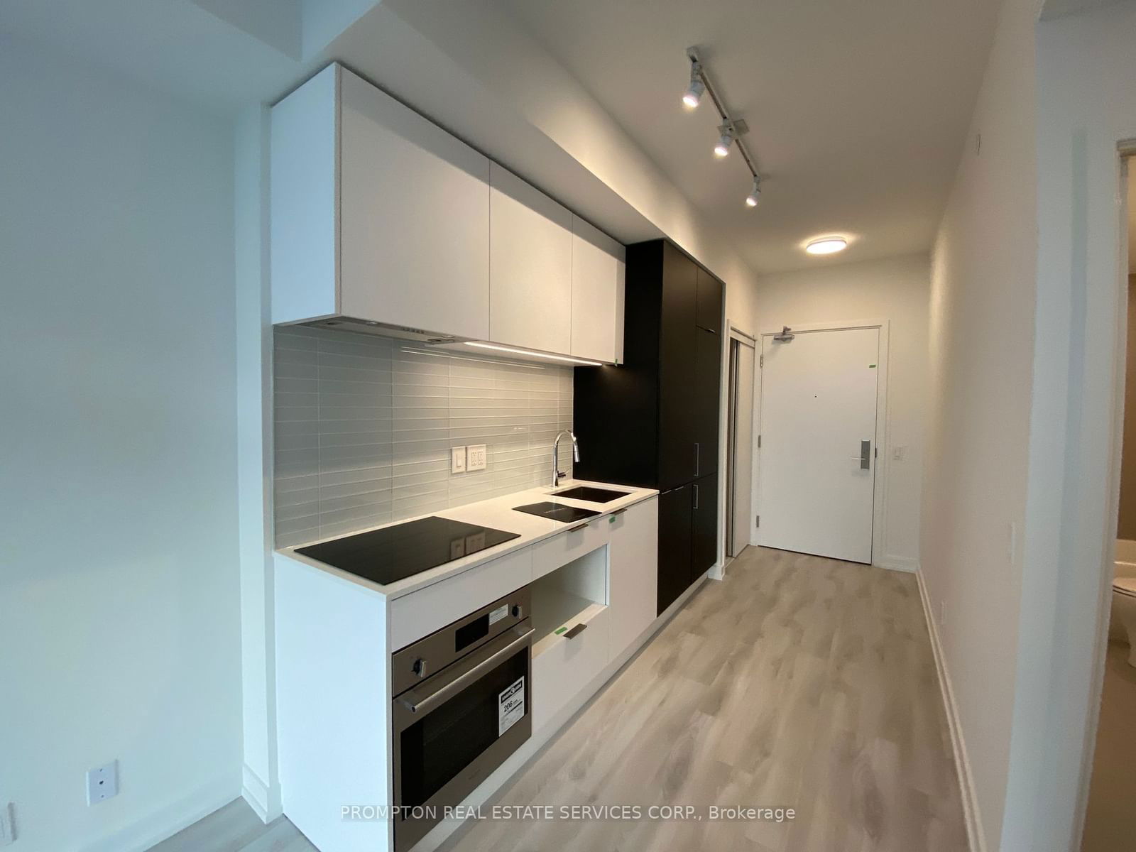 33 Helendale Ave, unit 1311 for rent