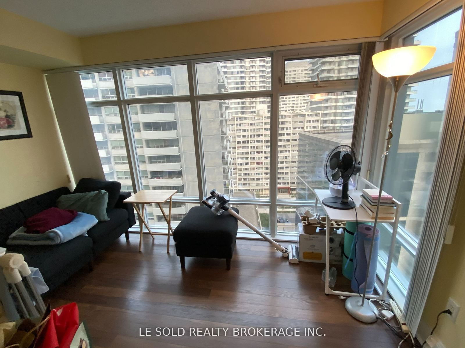 2191 Yonge St, unit 1502 Rm for rent