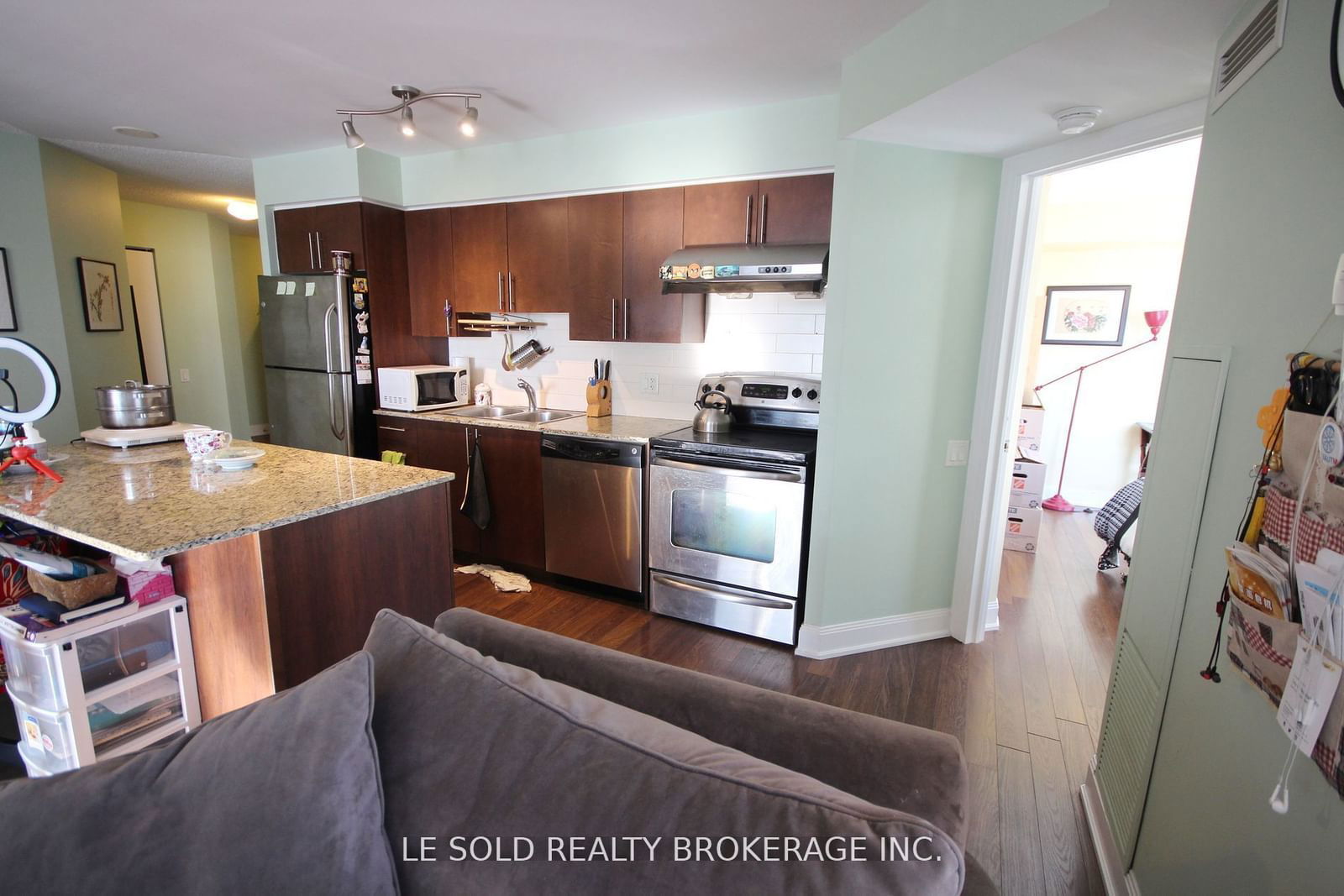 2191 Yonge St, unit 1502 Rm for rent