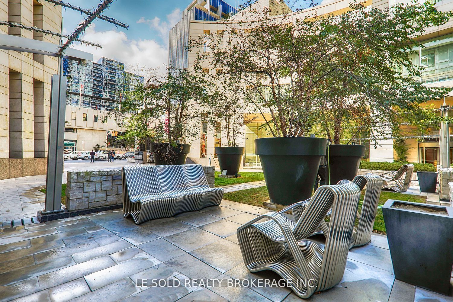 2191 Yonge St, unit 1502 Rm for rent