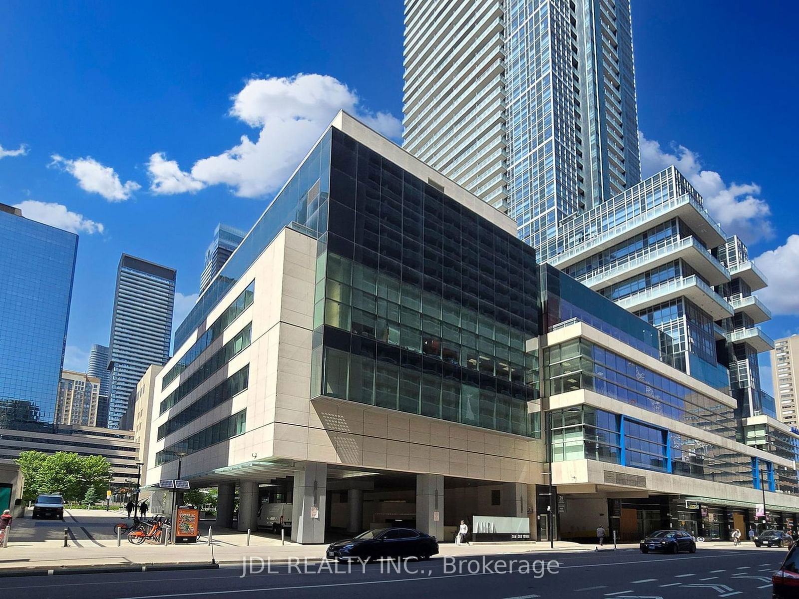 386 Yonge St, unit 3213 for sale