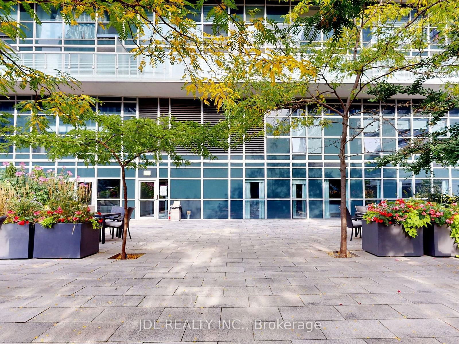 386 Yonge St, unit 3213 for sale