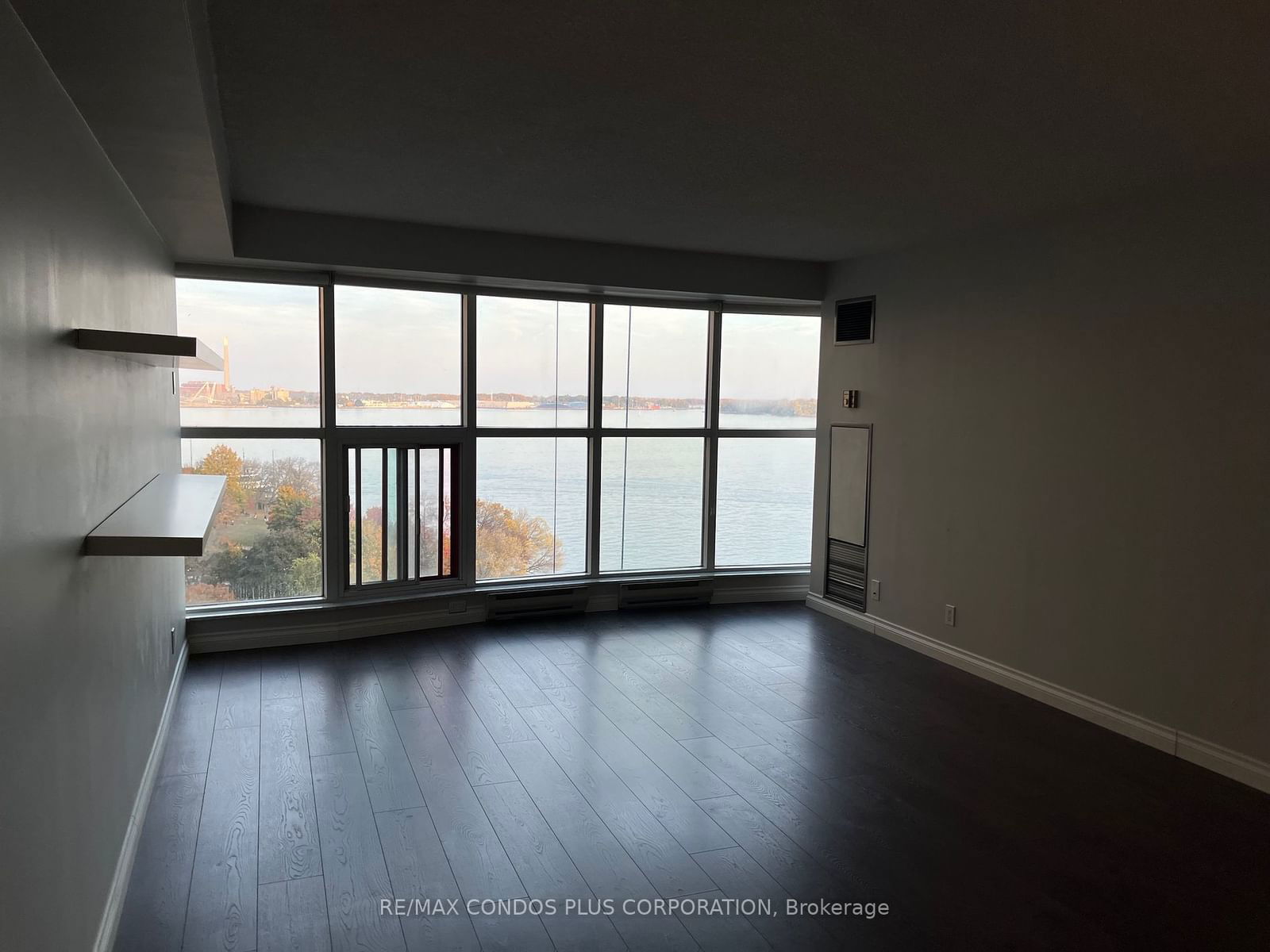 99 Harbour Sq, unit 1306 for rent