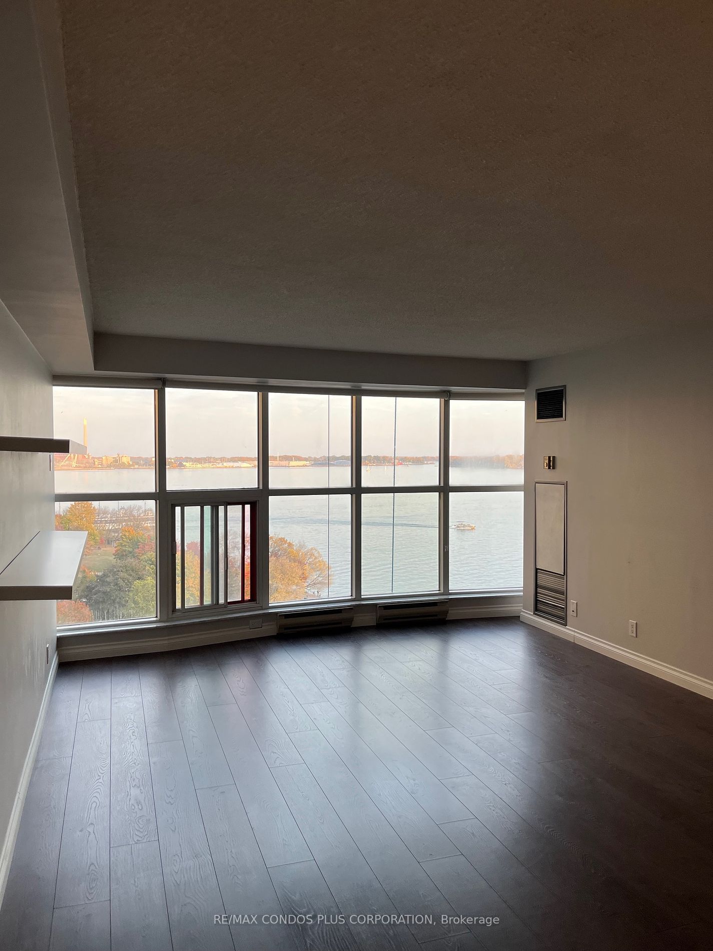 99 Harbour Sq, unit 1306 for rent