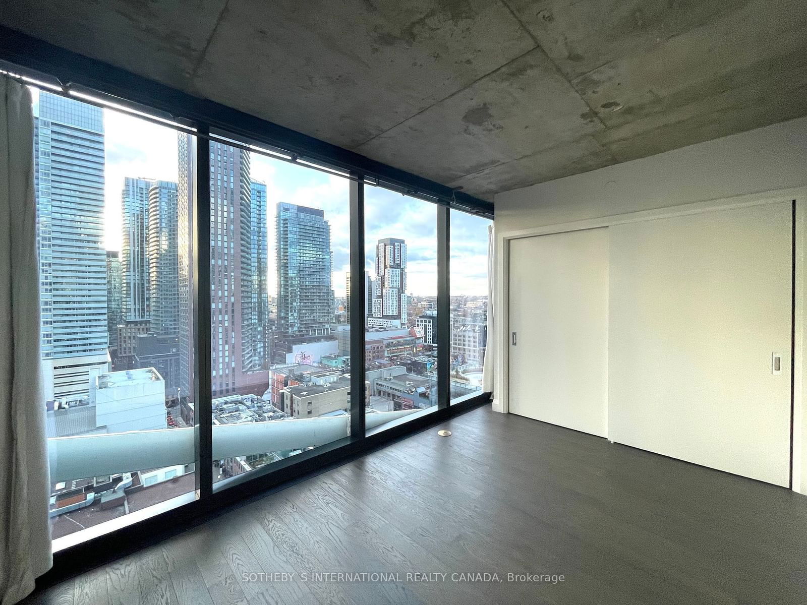 224 King Street West St W, unit 1907 for sale