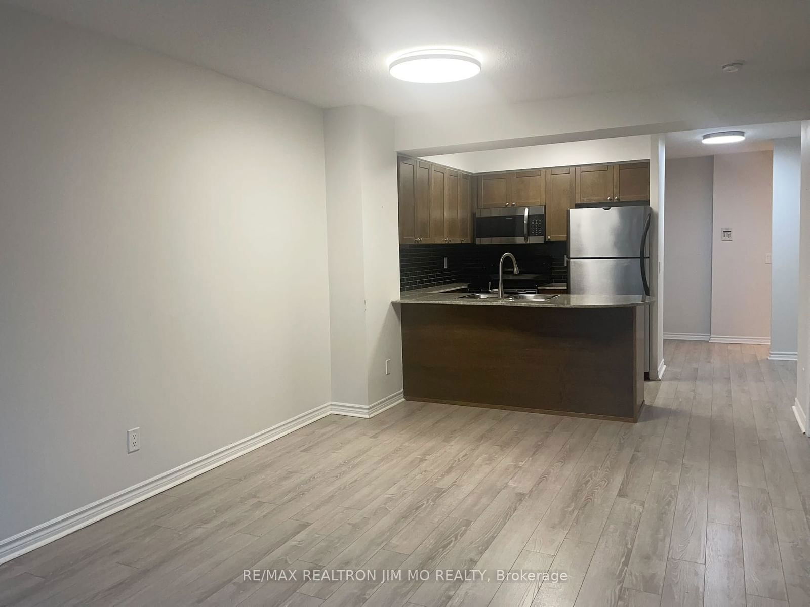 763 Bay St, unit 903 for rent