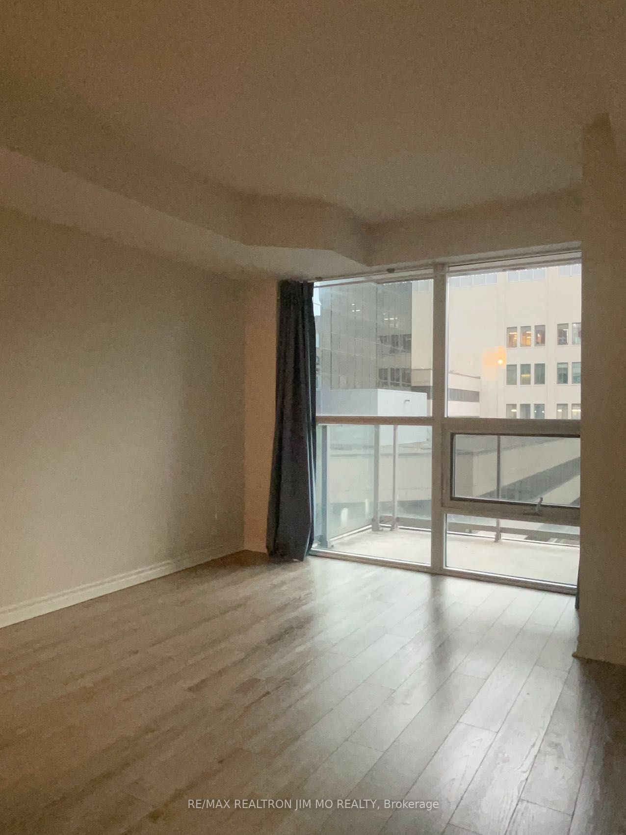 763 Bay St, unit 903 for rent