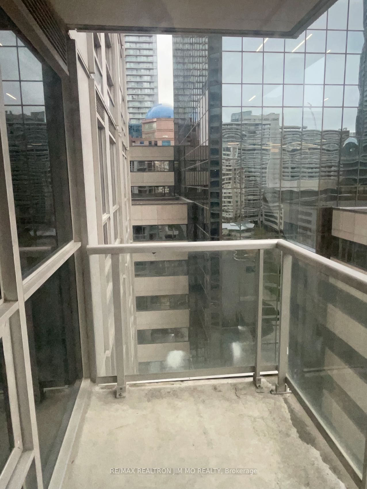 763 Bay St, unit 903 for rent