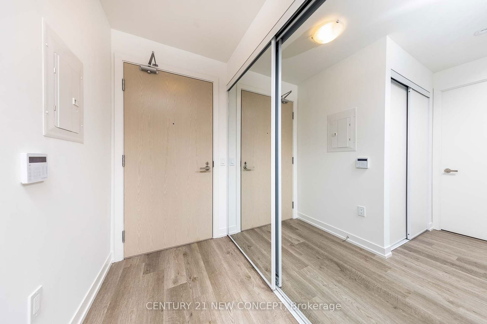 55 cooper St, unit 7702 for sale