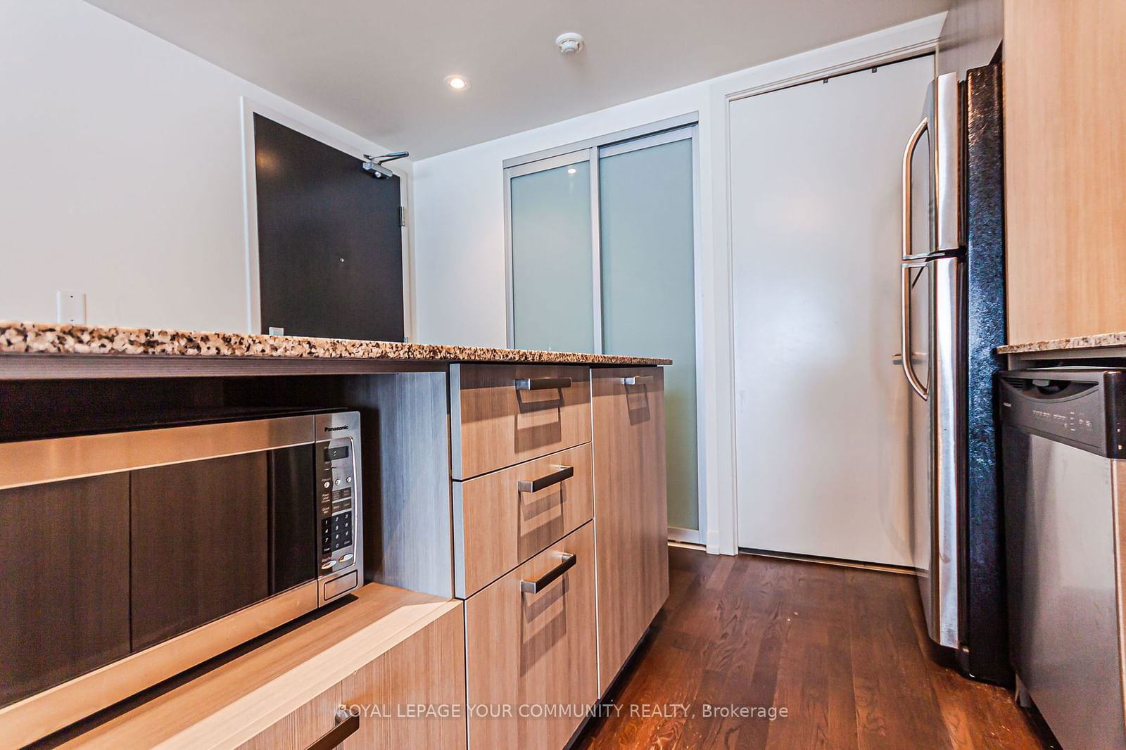 95 Bathurst St, unit 621 for rent