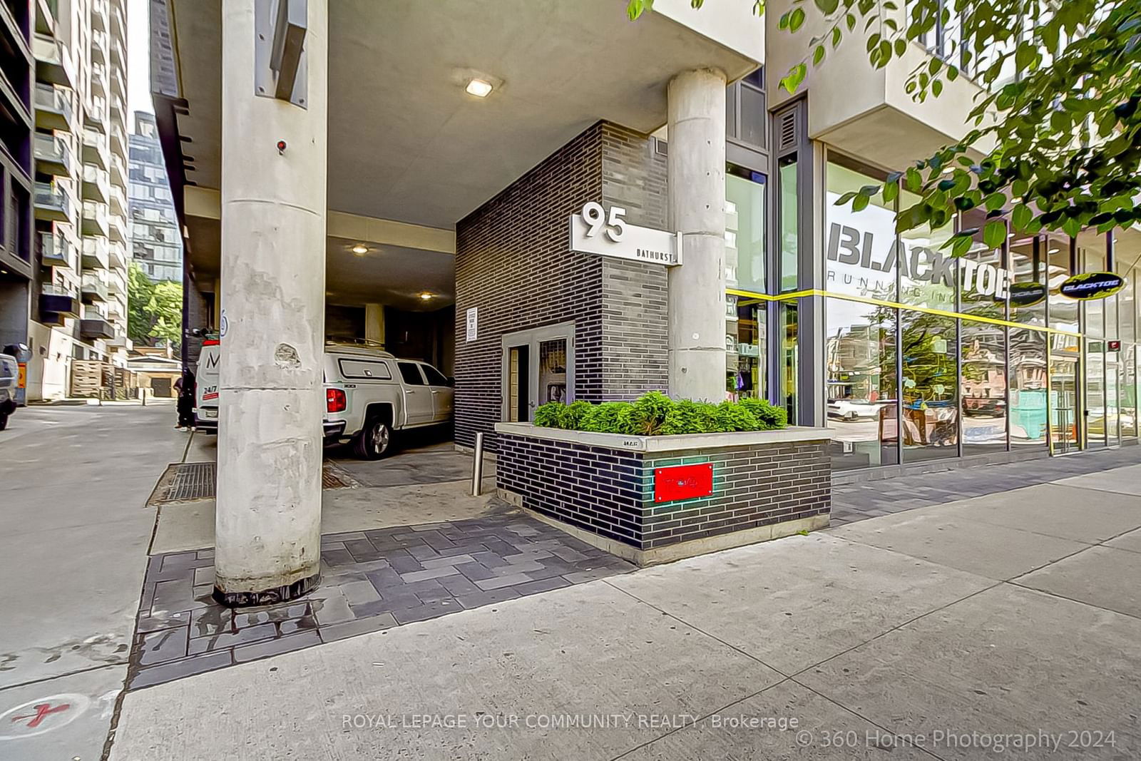 95 Bathurst St, unit 621 for rent