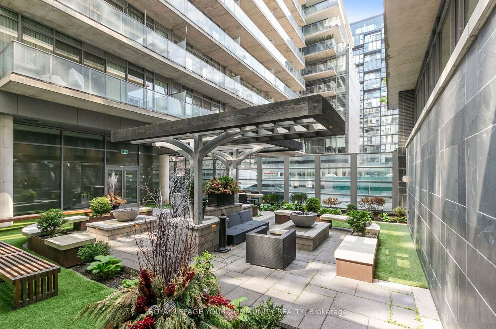 95 Bathurst St, unit 621 for rent