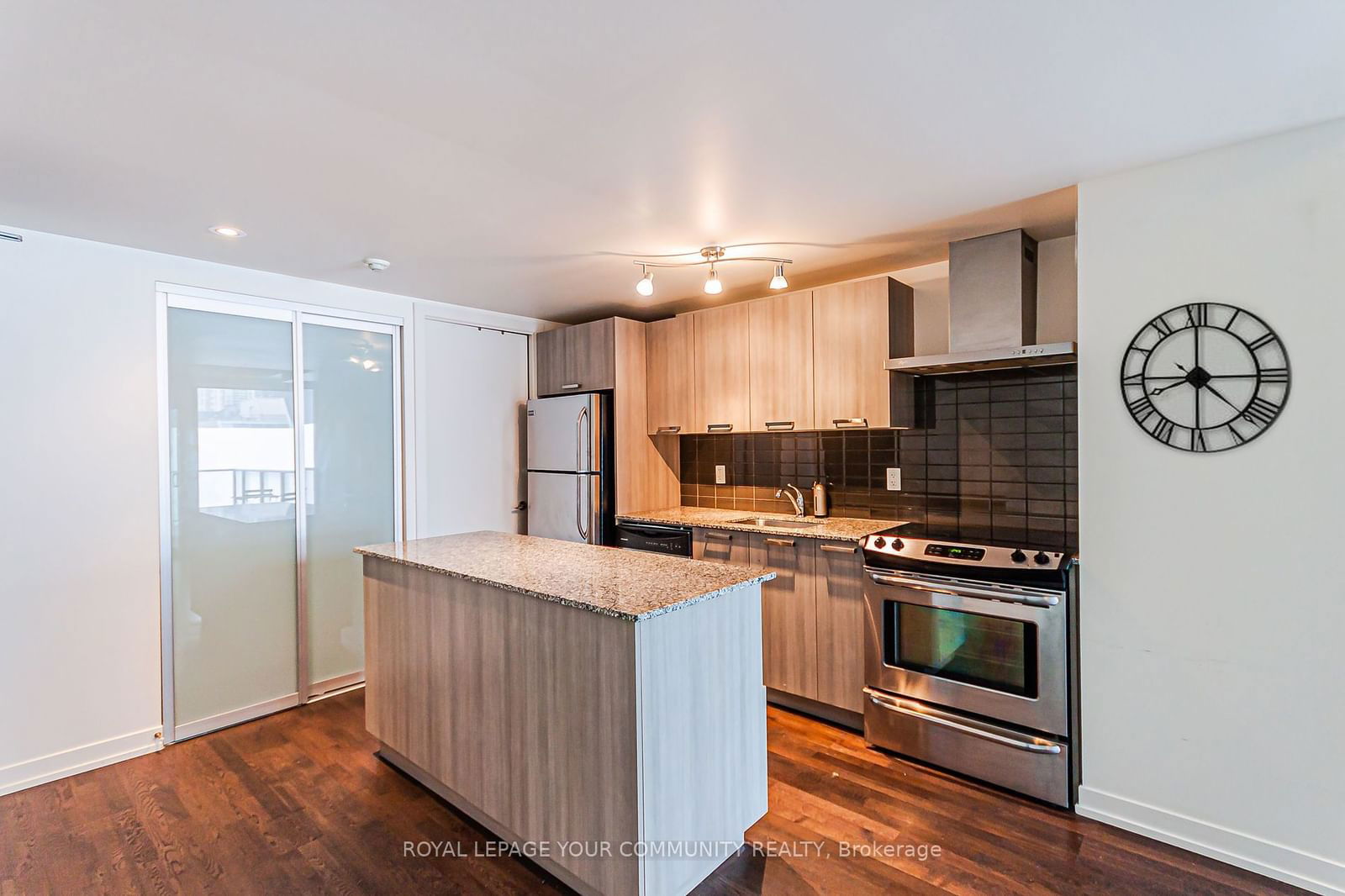 95 Bathurst St, unit 621 for rent