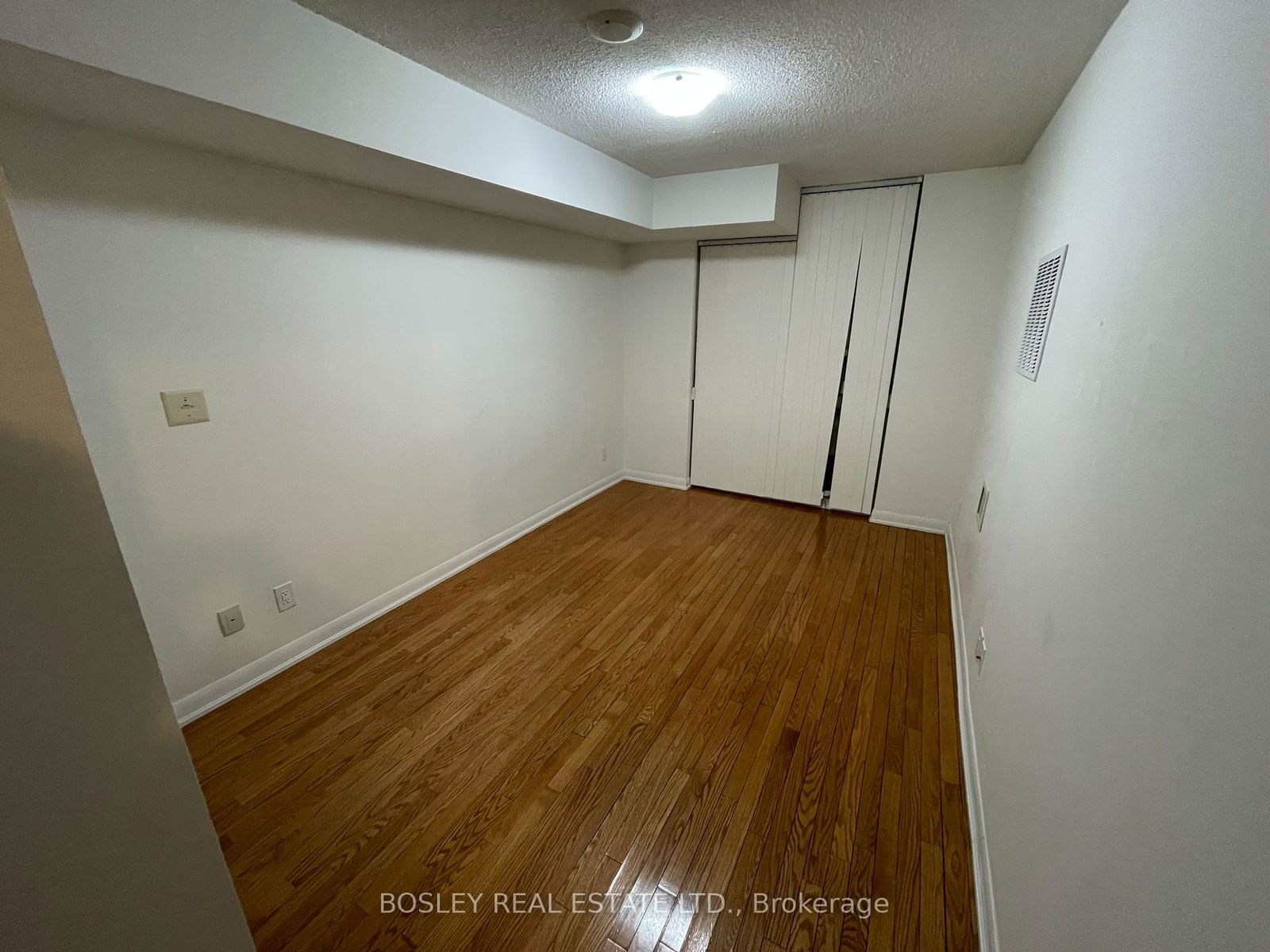 5793 Yonge St, unit 810 for rent