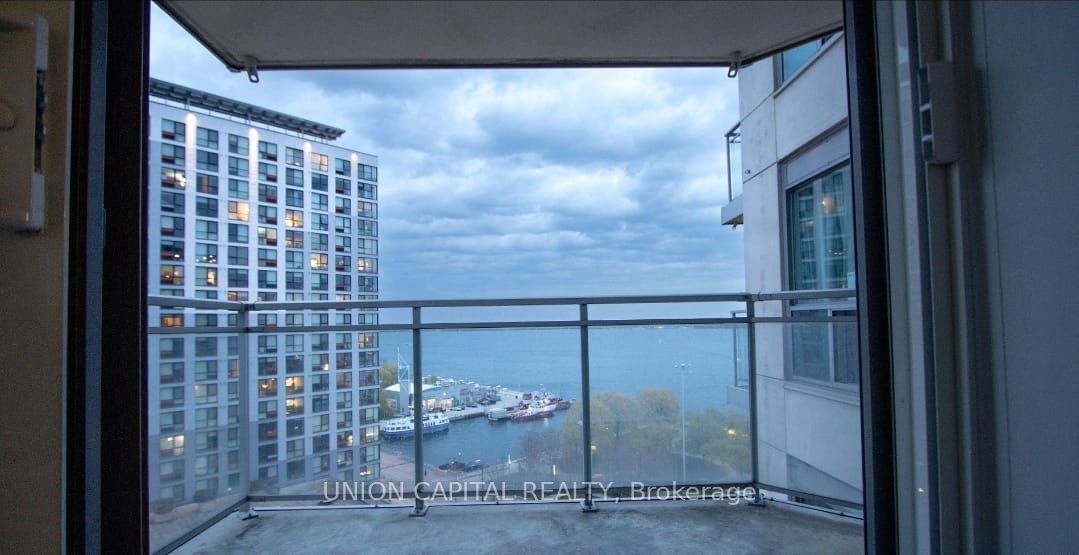 410 Queens Quay, unit 1210 for rent