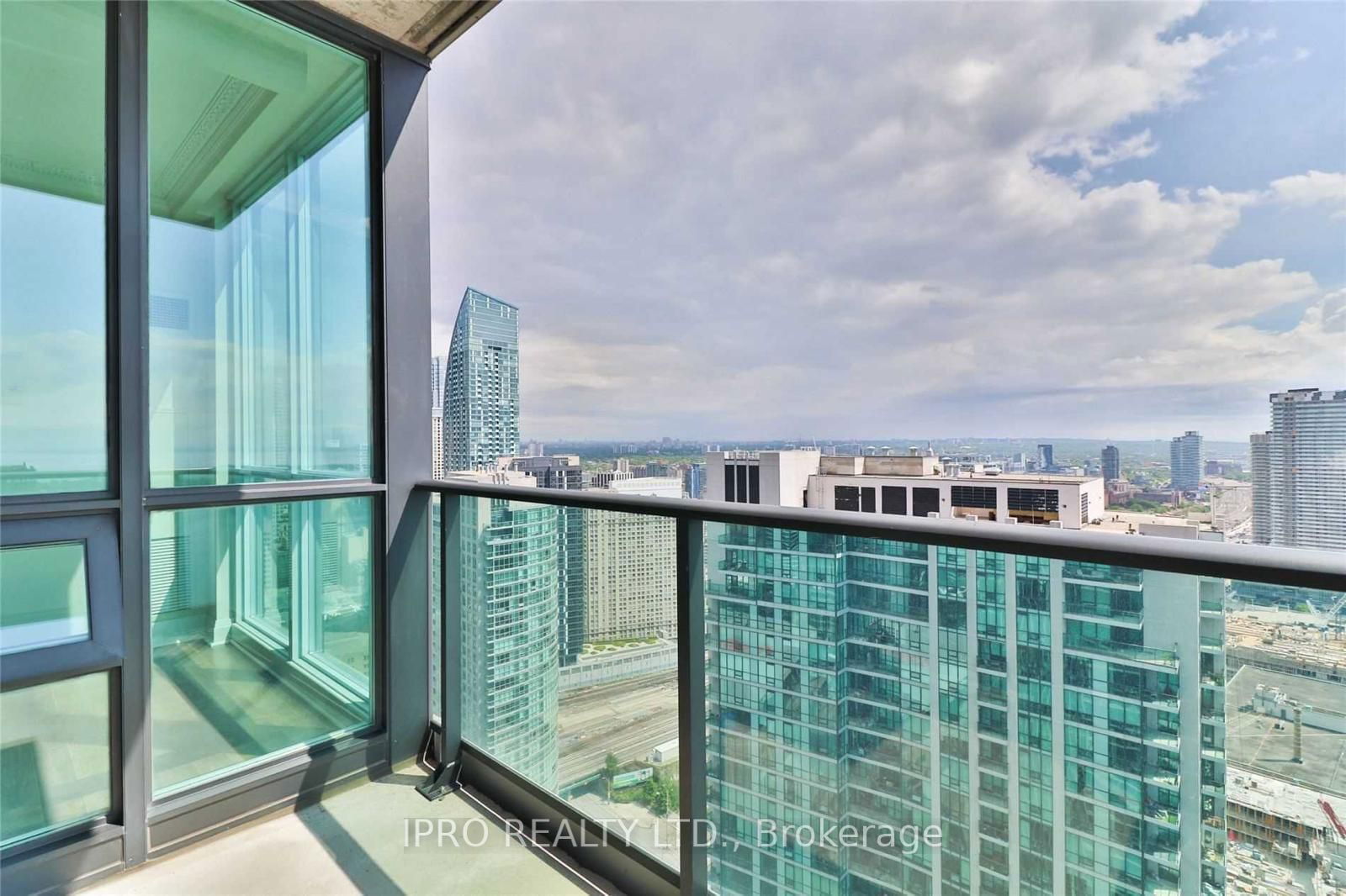 16 Harbour St, unit 4305 for sale