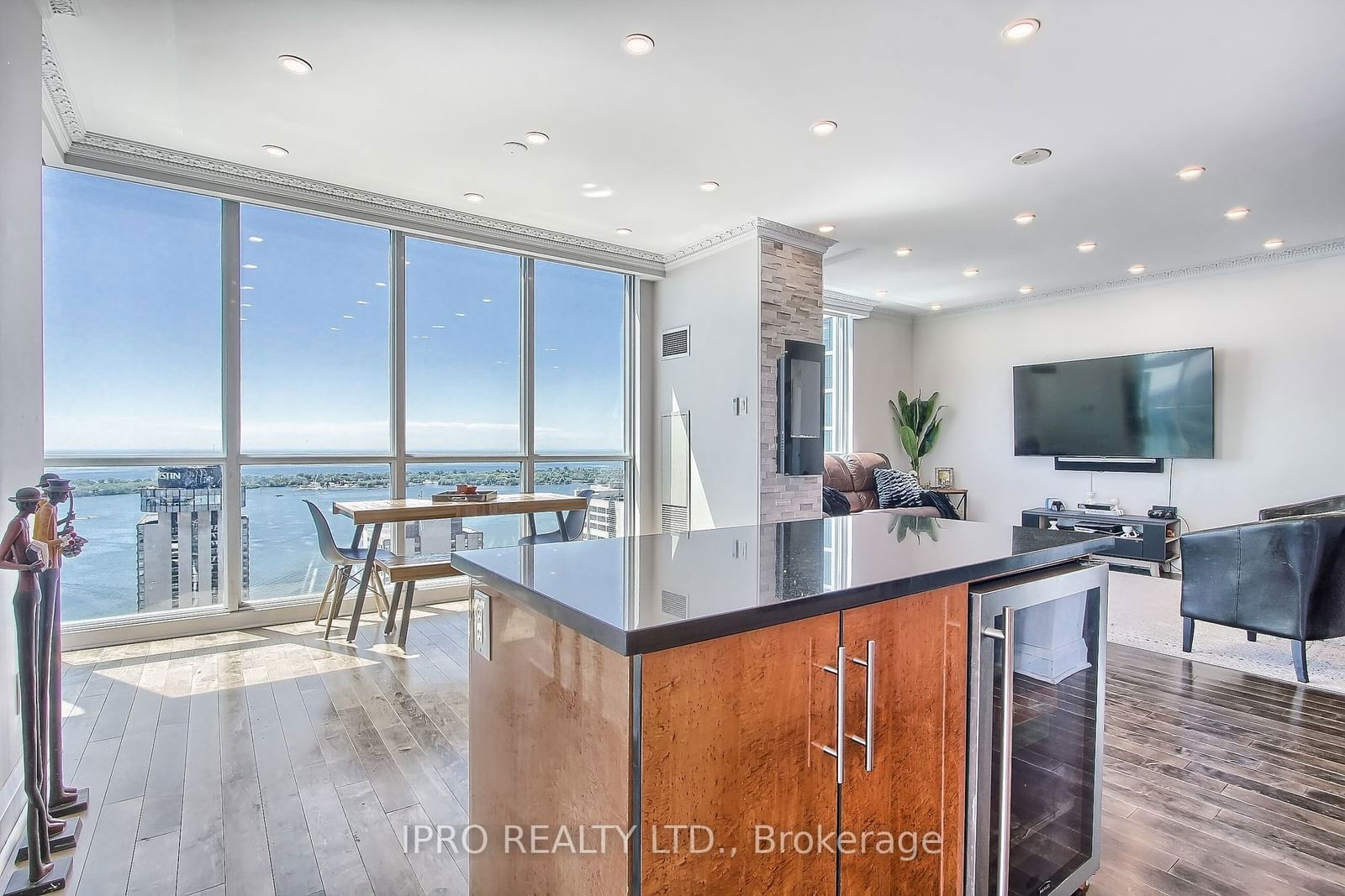 16 Harbour St, unit 4305 for sale