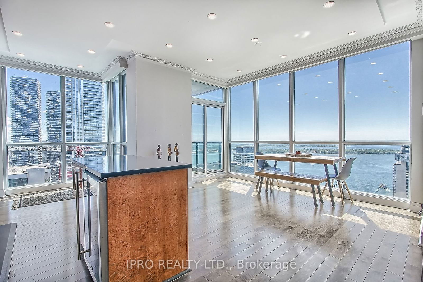 16 Harbour St, unit 4305 for sale