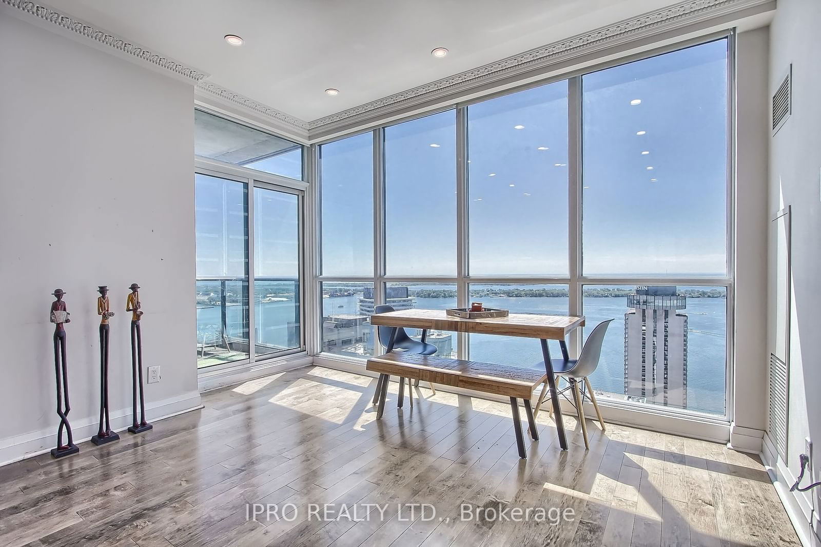 16 Harbour St, unit 4305 for sale