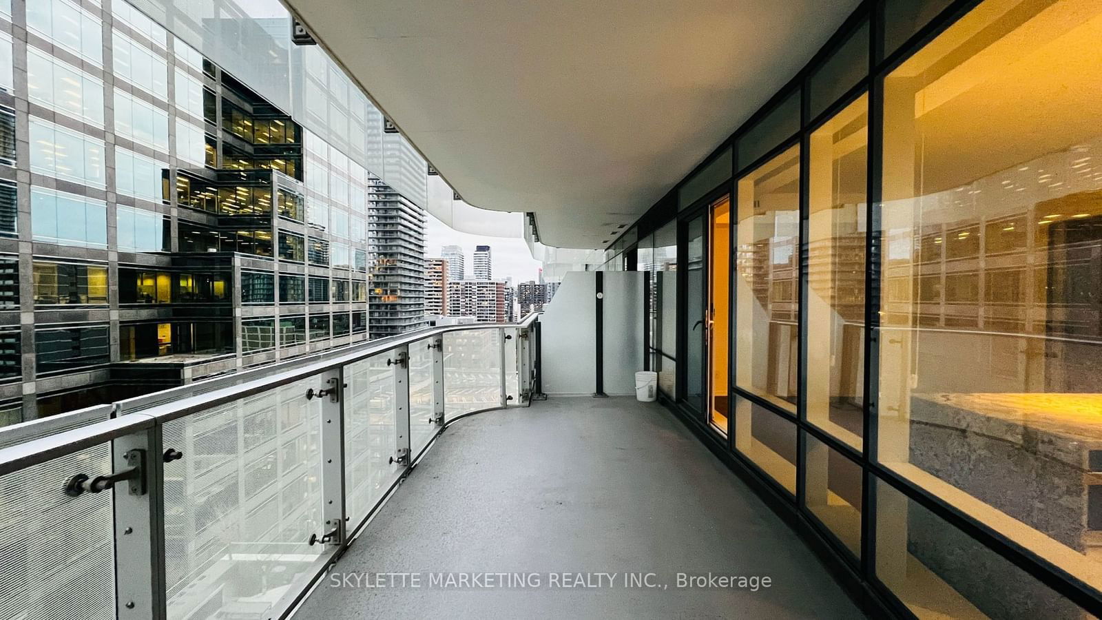 1 Bloor St E, unit 1002 for sale