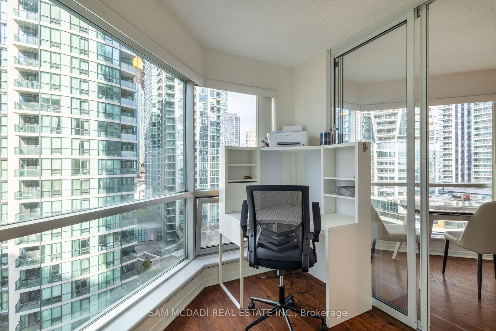 10 Yonge St, unit 1404 for rent