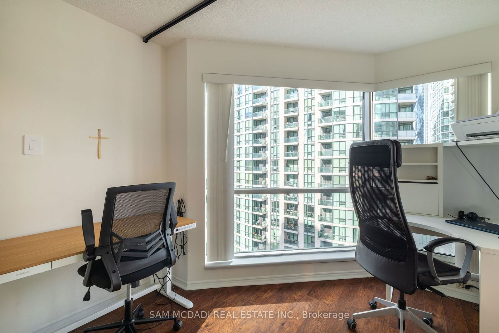 10 Yonge St, unit 1404 for rent