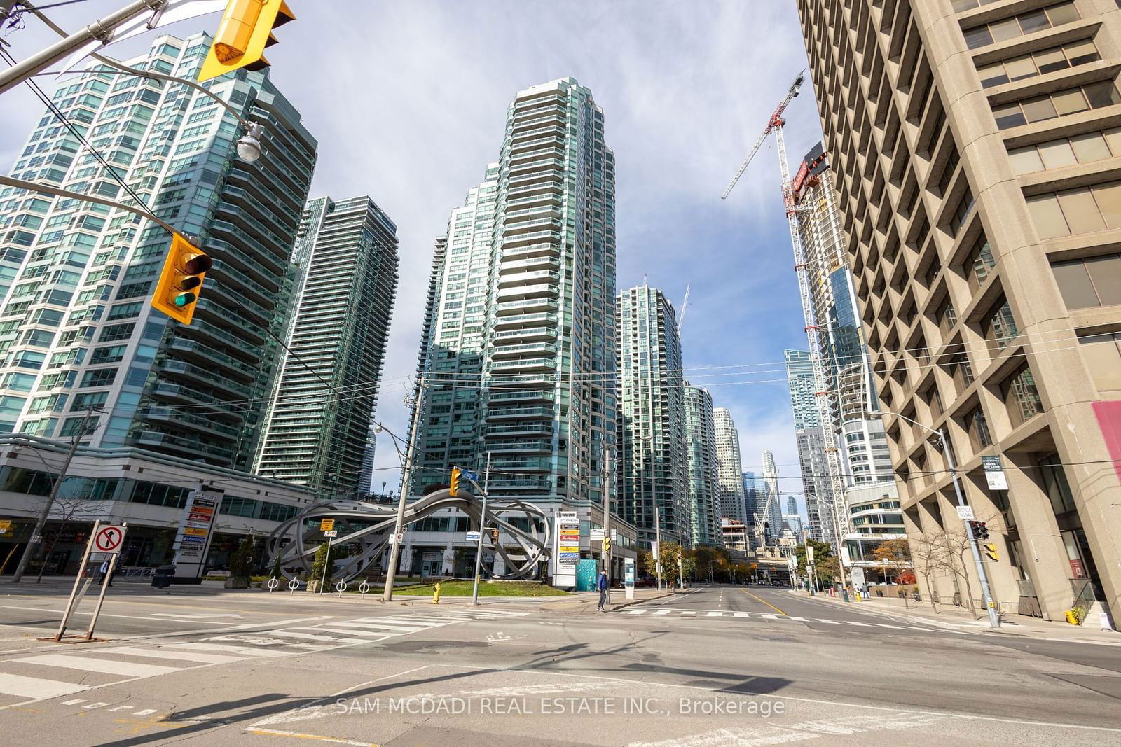 10 Yonge St, unit 1404 for rent