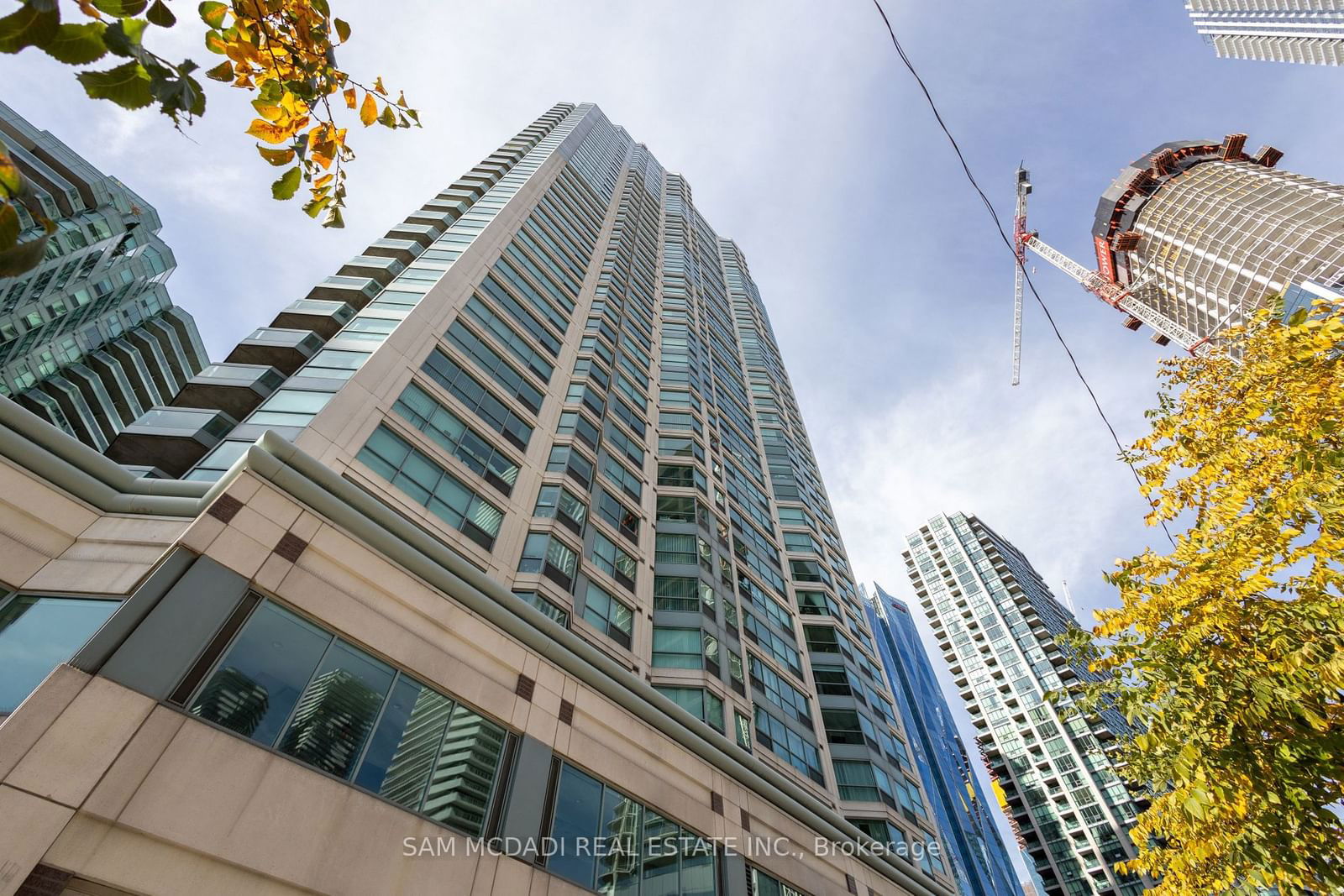 10 Yonge St, unit 1404 for rent