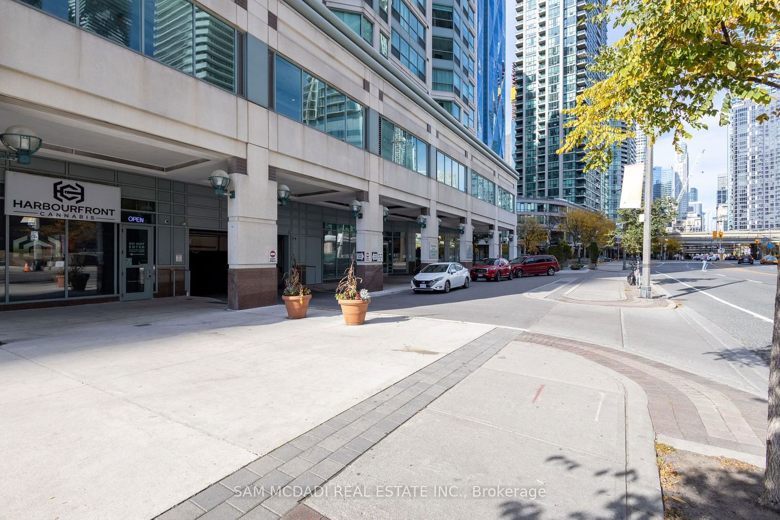 10 Yonge St, unit 1404 for rent