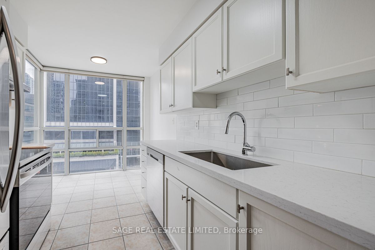 43 Eglinton Ave E, unit 503 for rent