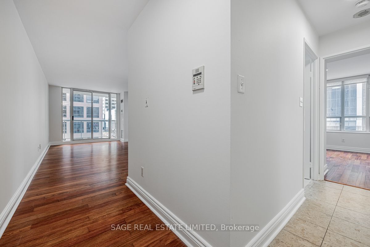 43 Eglinton Ave E, unit 503 for rent