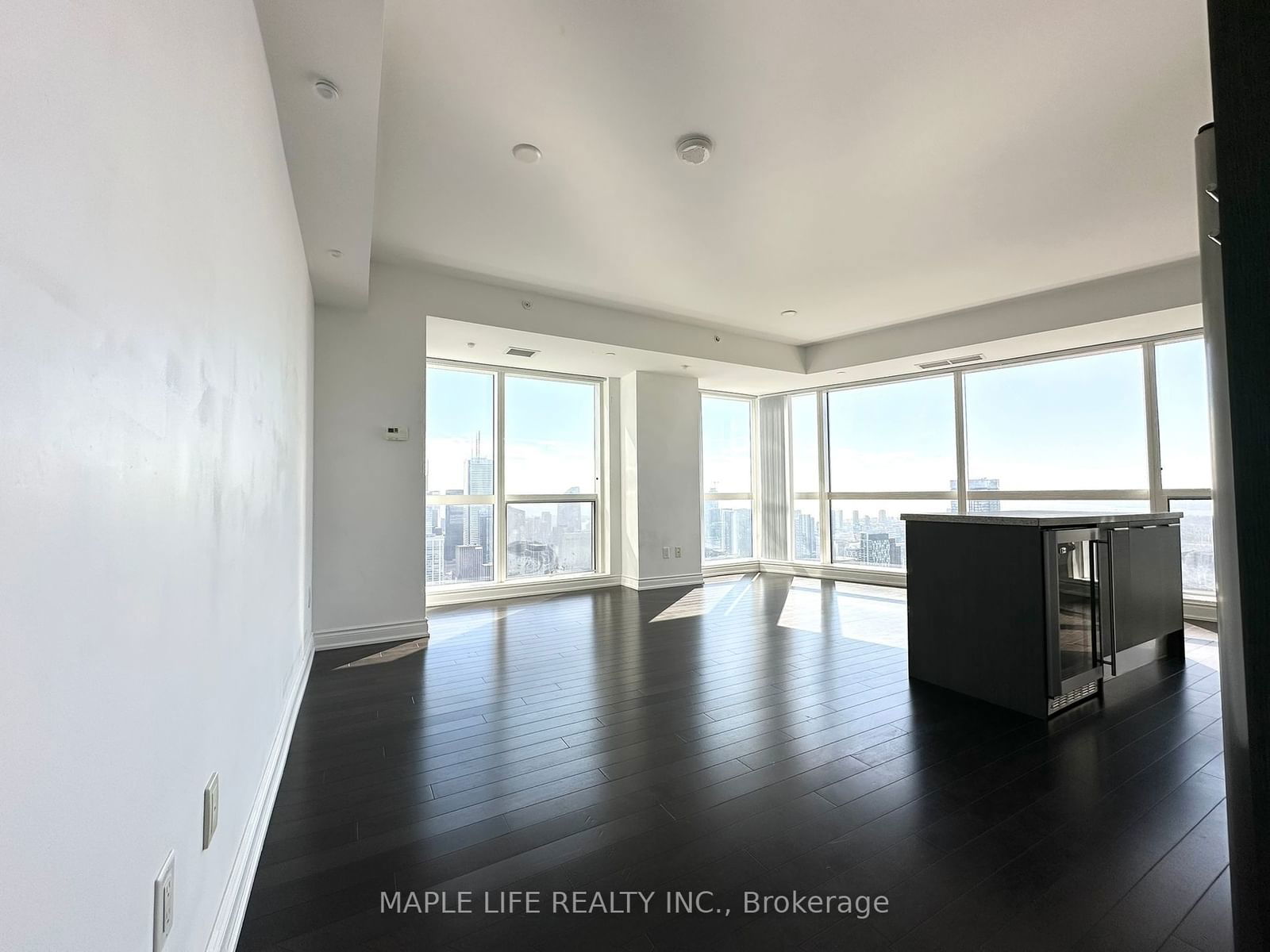 388 Yonge St, unit 6110 for rent