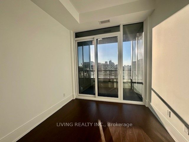 455 Wellington St W, unit 1010 for rent