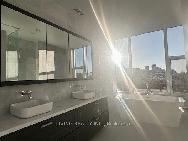 455 Wellington St W, unit 1010 for rent