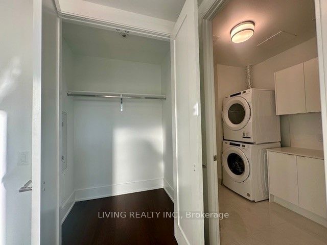 455 Wellington St W, unit 1010 for rent