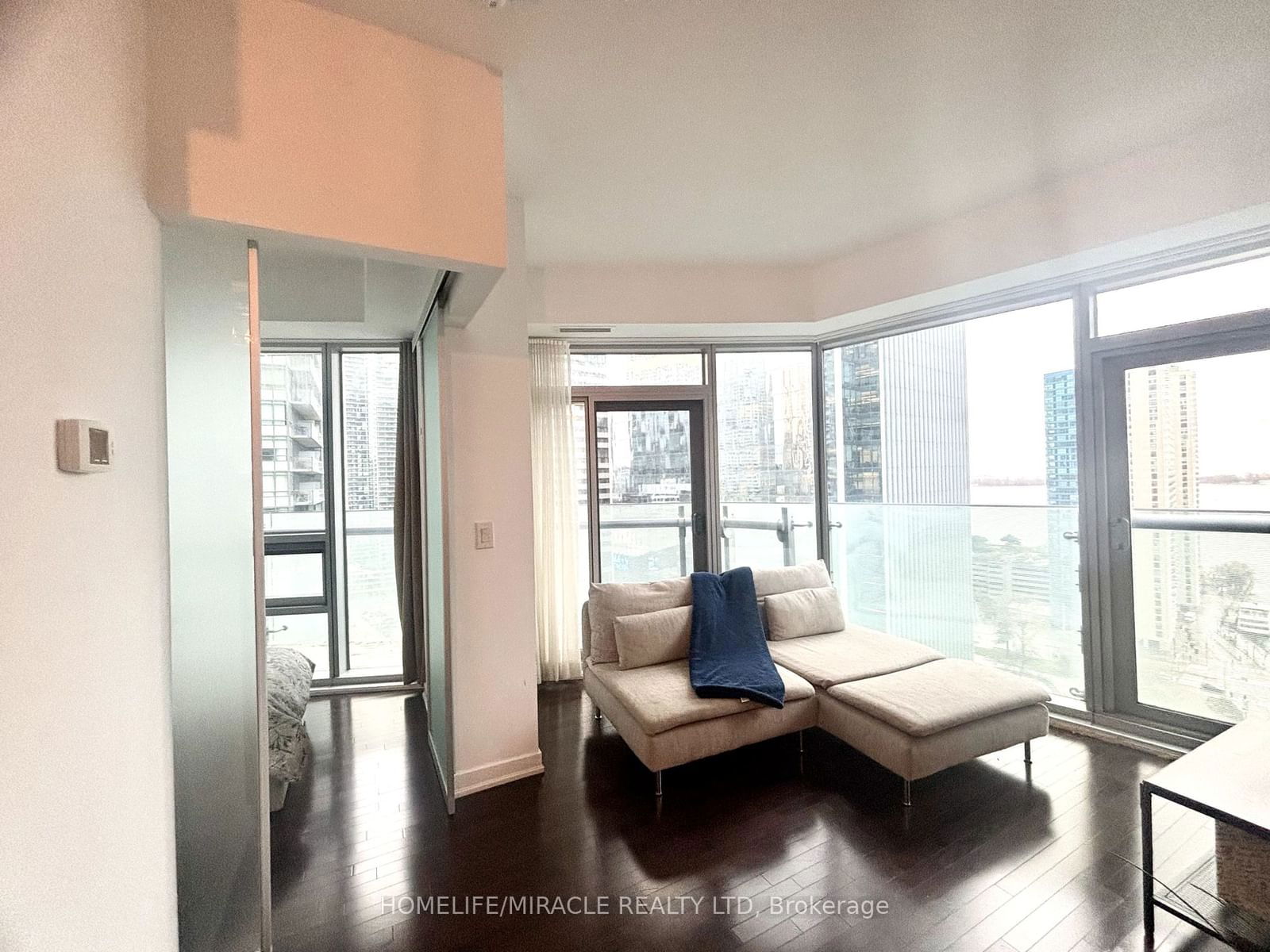 14 YORK St, unit 1902 for sale