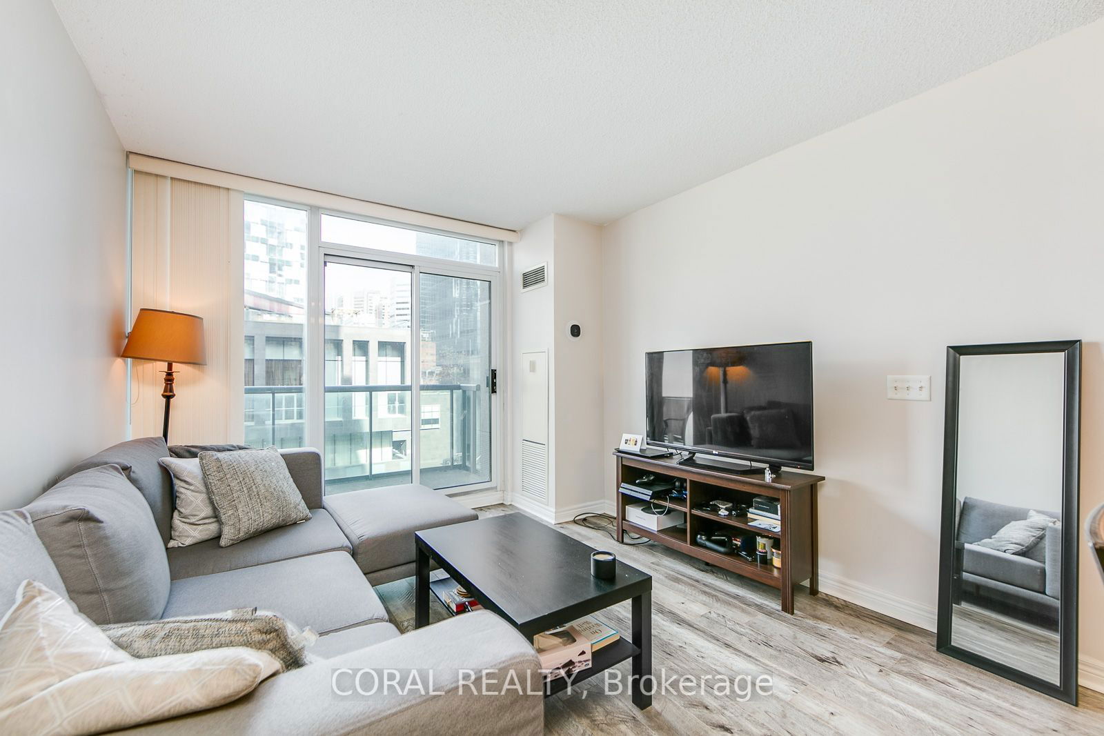 51 Lower Simcoe St, unit 620 for rent