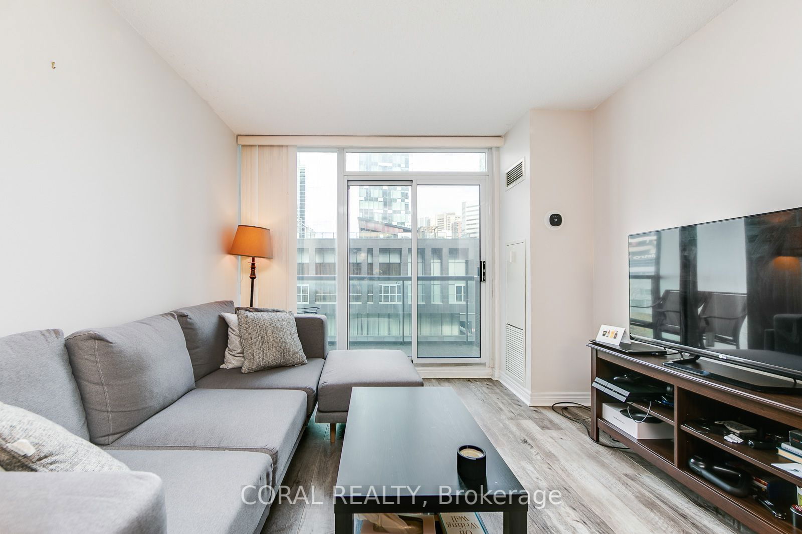 51 Lower Simcoe St, unit 620 for rent