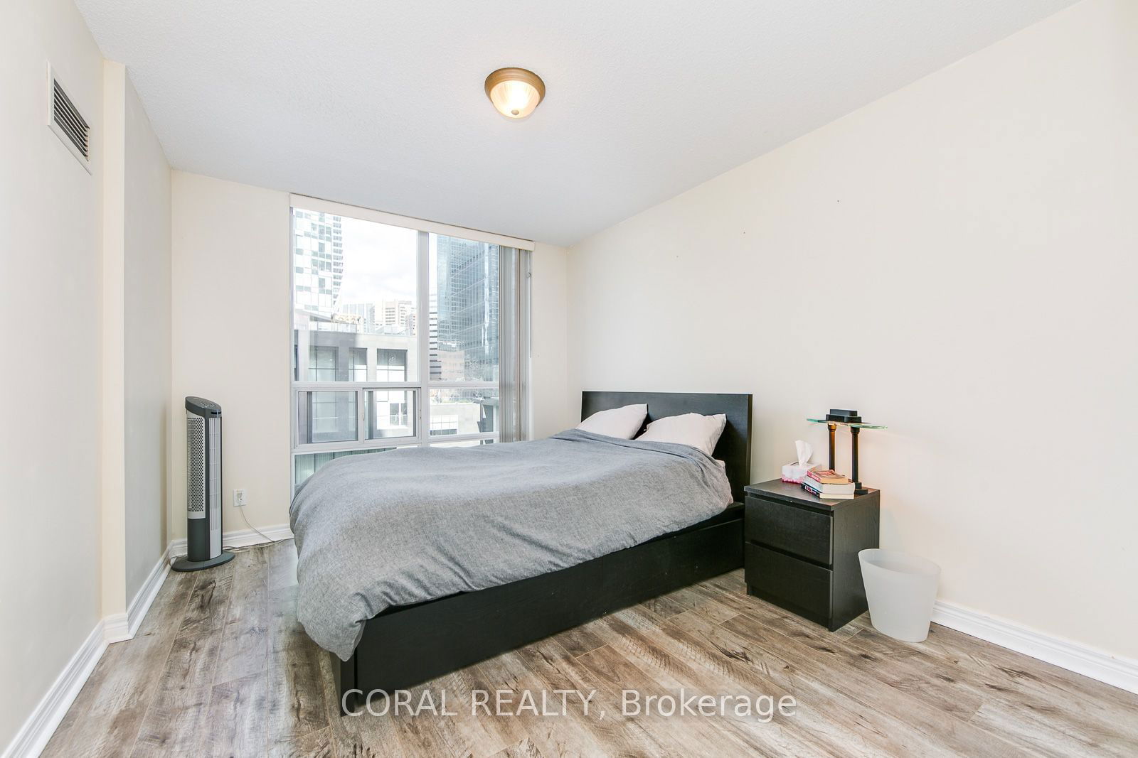 51 Lower Simcoe St, unit 620 for rent