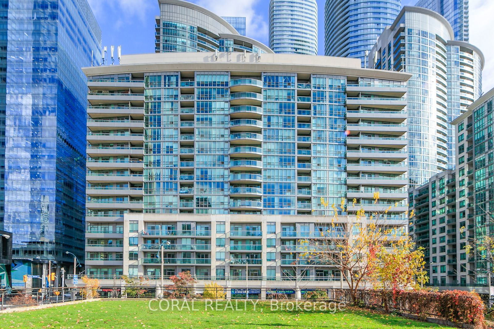 51 Lower Simcoe St, unit 620 for rent