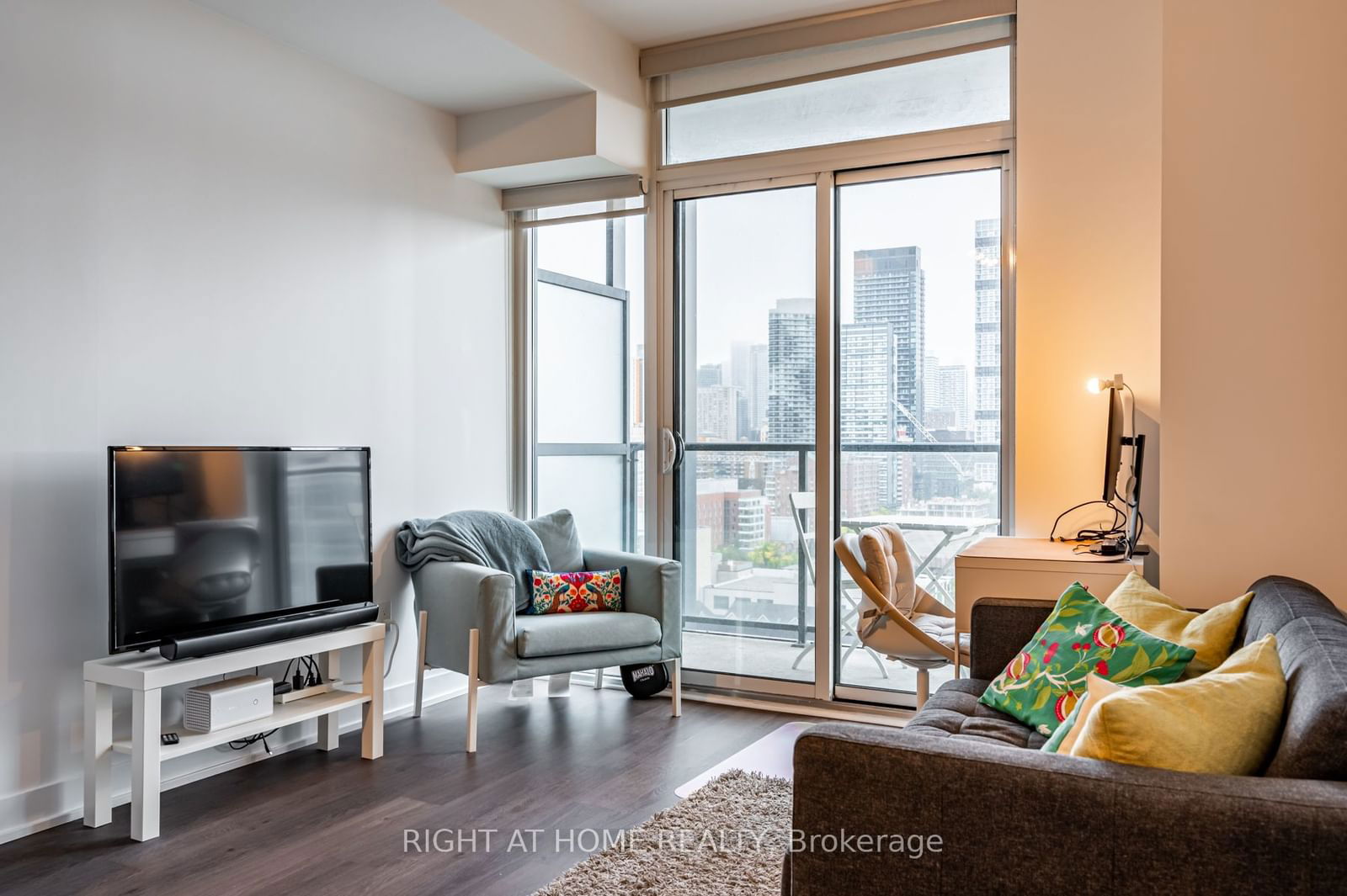 105 George St, unit 1415 for rent