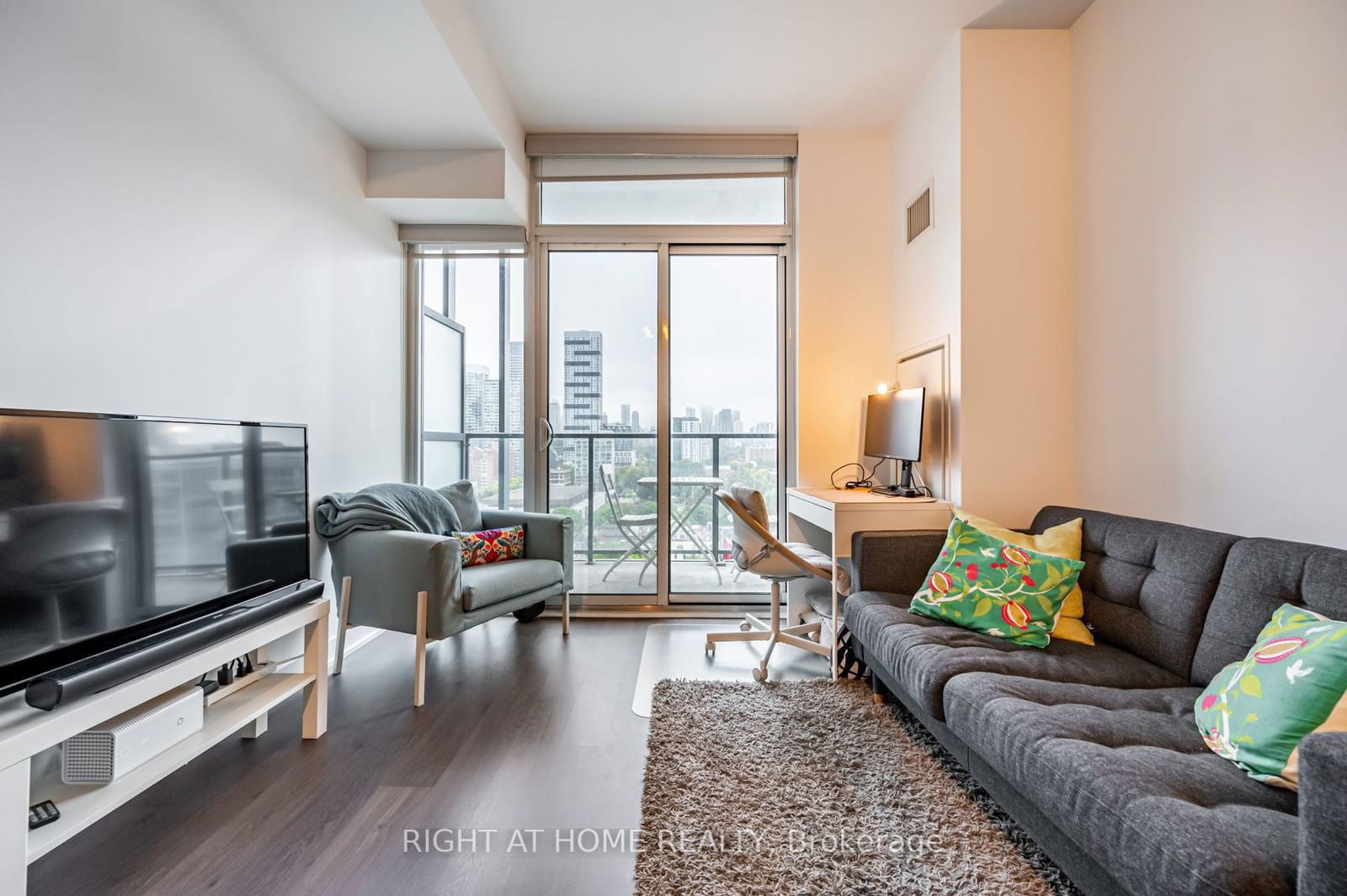 105 George St, unit 1415 for rent